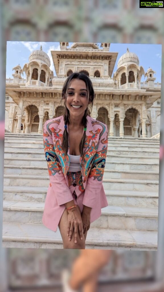 Anupriya Goenka Instagram - Just get up, put some music, jiggle and smile.. n think about what to do next.. but have fun, while you are at it! 🤗🤗 Wearing @_shrutisancheti #jodhpur Created by @bluebuzz.in #jodhpur #rajasthan #travel #soul #peace #fun