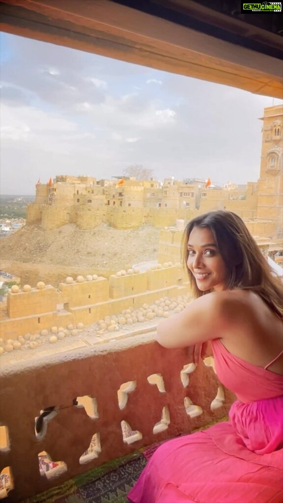 Anupriya Goenka Instagram - Jaisalmer, you have my heart. I am so proud to be an Indian, every place has its own aura and at every corner you are struck with beauty and warmth and loving people who will leave a lasting impression. They just welcome you with an open heart. If you ever go to Jaisalmer, which you must, make sure to stay at @kd_palace_jsm .. I remember we reached at 8pm, me famished and almost starting to get cranky with hunger, as we dint stop anywhere for the want of reaching on time. But the moment we reached the hotel. We were just jumping with joy, it felt like being at home. Nestled within history, smiling faces and a balcony that showed the magnanimity and the humility of the fort. Raj and his father and the whole team, would make you feel at home. Thank you @dev_jaisalmer - we think of you often and miss you. Thank you for showing us what hospitality and warmth is. Hope to see you soon. @jaisalmer_riyasat Wearing my ever so lovely @_shrutisancheti #jaisalmer #heaven #beauty #history #art #love