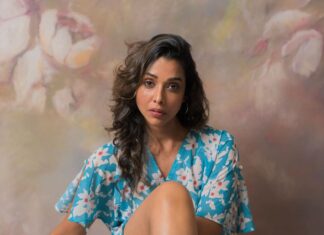 Anupriya Goenka Instagram - You can find me where the sand meets the water… Outfit by - @houseofvarada @viralmantra Styled by - @prachethestylist Assisted by - @styledby_bhakti @waghelatwinkle MUAH - somishree_hairandmakeup Assisted by - @shefali.makeuphair Photos by - @kaustubh_gokhale #holiday #beach #comfort #own #skin