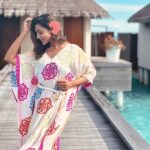 Anupriya Goenka Instagram - Yunhi chala chal rahi… Wearing @joyresortwear @sonyashaikh Styled by @yasminqurash Pic courtesy @sarvesh_shashi 🤗 @wmaldives #colors #vacation #fyp
