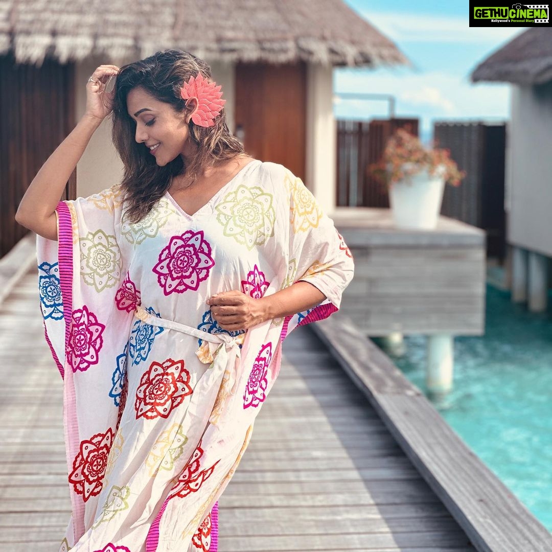 Anupriya Goenka - 25.6K Likes - Yunhi chala chal rahi…
Wearing @joyresortwear @sonyashaikh
Styled by @yasminqurash
Pic courtesy @sarvesh_shashi 🤗
@wmaldives
#colors #vacation #fyp