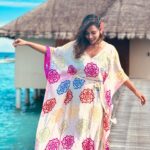 Anupriya Goenka Instagram - Yunhi chala chal rahi… Wearing @joyresortwear @sonyashaikh Styled by @yasminqurash Pic courtesy @sarvesh_shashi 🤗 @wmaldives #colors #vacation #fyp