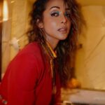 Anupriya Goenka Instagram - This was after a long long day of Promotions, some 20 - 25 interviews I suppose.. 12hrs of talking non stop.. And my lovely (friends) team was still gung-ho about completing the shoot and taking the time to get it right.. They had been waiting for almost 8hrs.. We actors are always ready to push ourselves.. but we can only truly excel when we have an eco system which is there to support and encourage and who think the same way. Think on their feet and complete you where you lack.. and it’s a pure blessing when the same ppl become some of your closest of friends and rocks in life!!! Thank you for being there - and always being my cheerleaders.. Pr @nehakbisht @bluebuzz.in Styling @yasminqurash Hmu @komzy_le 📷 @realvision333 Wearing @eshaamiin1 @eshaamiinlabel1 #thankyou #feelingblessed #gratitude #friends #team #fyp