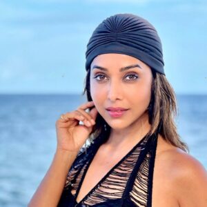 Anupriya Goenka Instagram - It’s all for a reason.. 💙

@wmaldives 
📷 @chunkymathew 

#state #peace #float #self #acceptance