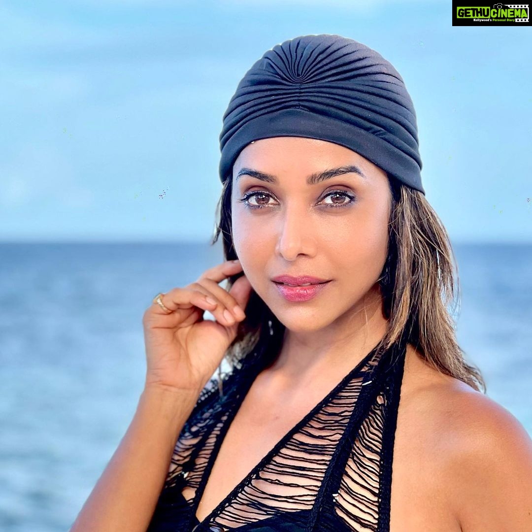 Anupriya Goenka - 34.5K Likes - It’s all for a reason.. 💙
@wmaldives
📷 @chunkymathew
#state #peace #float #self #acceptance