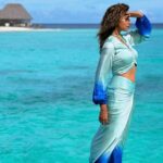 Anupriya Goenka Instagram - Meet me where the sky touches the sea.. Jenifer Donnelly Pic courtesy @sarvesh_shashi At @wmaldives Wearing @chhavviaggarwalofficial PR @sonyashaikh Styled by @yasminqurash #maldives #sea #monday #holiday