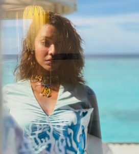 Anupriya Goenka Instagram - The only blue I love 💙

Pic by the super talented @sarvesh_shashi 
At @wmaldives 
Wearing @chhavviaggarwalofficial
PR @sonyashaikh 
Styled by @yasminqurash 

@chunkymathew - here is your fav pic! 

#maldives #sea #monday #holiday