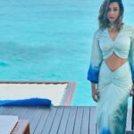 Anupriya Goenka Instagram - The only blue I love 💙 Pic by the super talented @sarvesh_shashi At @wmaldives Wearing @chhavviaggarwalofficial PR @sonyashaikh Styled by @yasminqurash @chunkymathew - here is your fav pic! #maldives #sea #monday #holiday