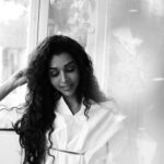 Anupriya Goenka Instagram - धुंधला है, पर निखर रहा है मेरा अस्तित्व सवर रहा है …. @stormshivajisen #reflections #musings #selflove