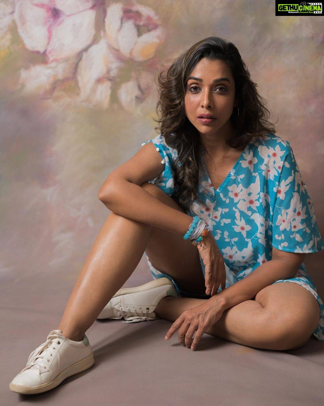 Anupriya Goenka - 38.8K Likes - You can find me where the sand meets the water…
Outfit by - @houseofvarada @viralmantra
Styled by - @prachethestylist
Assisted by - @styledby_bhakti @waghelatwinkle
MUAH - somishree_hairandmakeup
Assisted by - @shefali.makeuphair
Photos by - @kaustubh_gokhale
#holiday #beach #comfort #own #skin