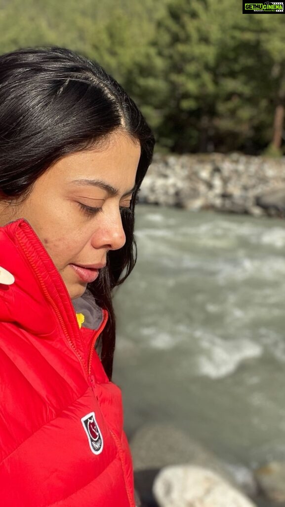 Anurita Jha Instagram - Sit in silence for sometime next to a flowing river and you will see your entire life flashing in your minds eye like a movie … I have done it many times.. it make me realise that all experiences that i have been through ( good/bad/ugly/scary) happened to make me who i am .. i needed them to grow… The sound of the gushing river water can be intimidating if u r not used to loving the wilderness of nature. but i loved it .. sat at the banks of the river and soaked in the peace and experienced the amazing a strength of Baspa river. Nature is so beautiful with all it’s beauty and wilderness…🌱🎶🥾🌼🌸 . . . . . . . . . . . . . . . . . . . . . . . anurittakjha #hiker #hikerlife #hikingadventures #mountains #loveformountains #tarsarmasartrek #lidderwat #lidderriver #liddervalley #chitkul #himachal #solo #solotreks #whyshouldboyshaveallthefun #mountains #mountaingirl #solotravel #sologirltravel #love #life #happiness #nature #lovefornature #travellingisfreedom #freedom