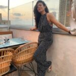 Anurita Jha Instagram – Main apna pankha sath le ke chalti hoon 🙂🫢😋🤨
.
.
.
.

.
..
.
.
.
#instalove #instagram #instalove #openair