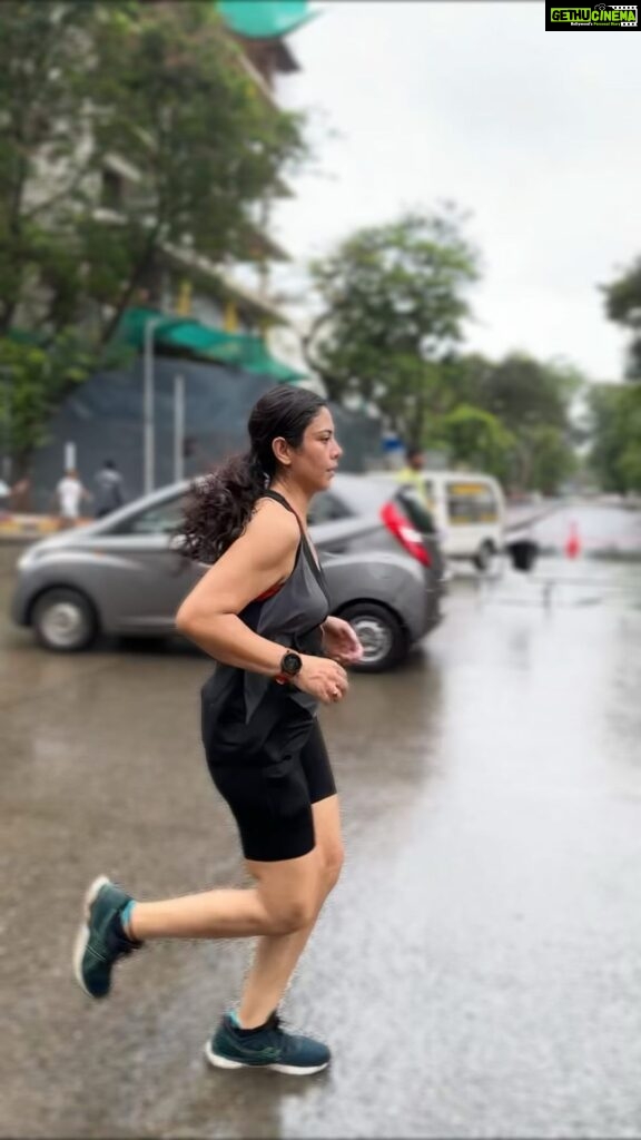 Anurita Jha Instagram - Body is made of 70% of water Earth is made of 70 % of water And when it rains it all kind of connects … I run in the rains to connect more with the nature.. and believe me it therapeutic…🌼🌼🌼 A calm balanced body is one of the most underrated things … u don’t need to do everything everyone is doing … just ur things ..at ur pace… Happy week ahead peeps ❤️❤️❤️ . . . . . . . . . . . . . . #reels #reelsvideo #reelsindia #run #running #runningmotivation #runninginrain #rains #disciplina #selflovery #selflove #anurittakjha