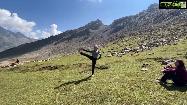 Anurita Jha Instagram - Happy international Yog day 🧘‍♀️ 🌼 Can be done anywhere especially in the mountains.. With @beri.roopali After steep hike of tarsar lake had practiced few Asan’s to stretch.🌼 . . . . . . . . . . . . #yoga #yodaday #internationalyogaday #yogasehoga #discipline #selflove #selfcare #metime #mountainsview Tarsar Lake