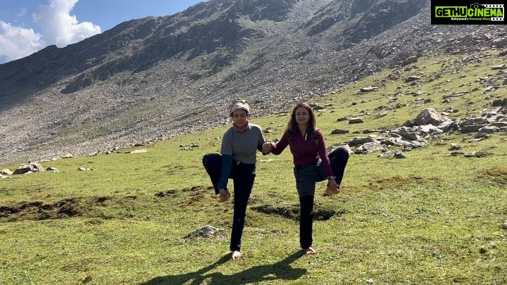 Anurita Jha Instagram - Happy international Yog day 🧘‍♀️ 🌼 Can be done anywhere especially in the mountains.. With @beri.roopali After steep hike of tarsar lake had practiced few Asan’s to stretch.🌼 . . . . . . . . . . . . #yoga #yodaday #internationalyogaday #yogasehoga #discipline #selflove #selfcare #metime #mountainsview Tarsar Lake