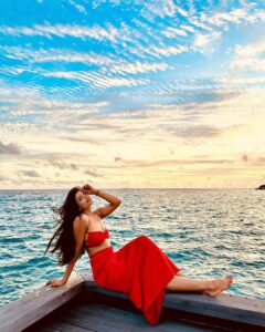 Ashna Zaveri Instagram - “If the light is in your heart, you will find your way home.” ❤️

Outfit @belavous 
@wmaldives 

Click @chunkymathew 

#maldives #sea #beauty #luxury #travel #holiday