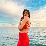 Ashna Zaveri Instagram – “If the light is in your heart, you will find your way home.” ❤️

Outfit @belavous 
@wmaldives 

Click @chunkymathew 

#maldives #sea #beauty #luxury #travel #holiday W Maldives