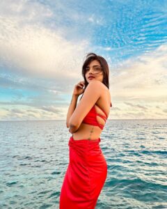 Ashna Zaveri Instagram - “If the light is in your heart, you will find your way home.” ❤️

Outfit @belavous 
@wmaldives 

Click @chunkymathew 

#maldives #sea #beauty #luxury #travel #holiday