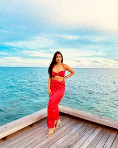Ashna Zaveri Instagram - “If the light is in your heart, you will find your way home.” ❤️

Outfit @belavous 
@wmaldives 

Click @chunkymathew 

#maldives #sea #beauty #luxury #travel #holiday