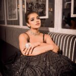 Ashna Zaveri Instagram - You had me at hello ❤️ MUA @kajolrpaswwan @soulehakhann @hairandmakeupbyshweta Jewellery @azotiique @vedantpandyaofficial @urjazatakiya @theplugmedia.in Location @donnadelibombay #fashion #hautecouture #luxury #style