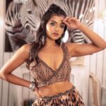 Ashna Zaveri Instagram - Here's looking at you, kid. Outfit @houseofneetalulla Jewellery @_phullara_ MUA @kajolrpaswwan and team @soulehakhann @hairandmakeupbyshweta Location @donnadelibombay Click @vedantpandyaofficial @urjazatakiya @theplugmedia.in #fashion #hautecouture #style #fusion