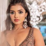 Ashna Zaveri Instagram - Only love 🫶 Outfit @houseofneetalulla Jewellery @_phullara_ MUA @kajolrpaswwan and team @soulehakhann @hairandmakeupbyshweta Location @donnadelibombay Click @vedantpandyaofficial @urjazatakiya @theplugmedia.in #fashion #hautecouture #style #fusion
