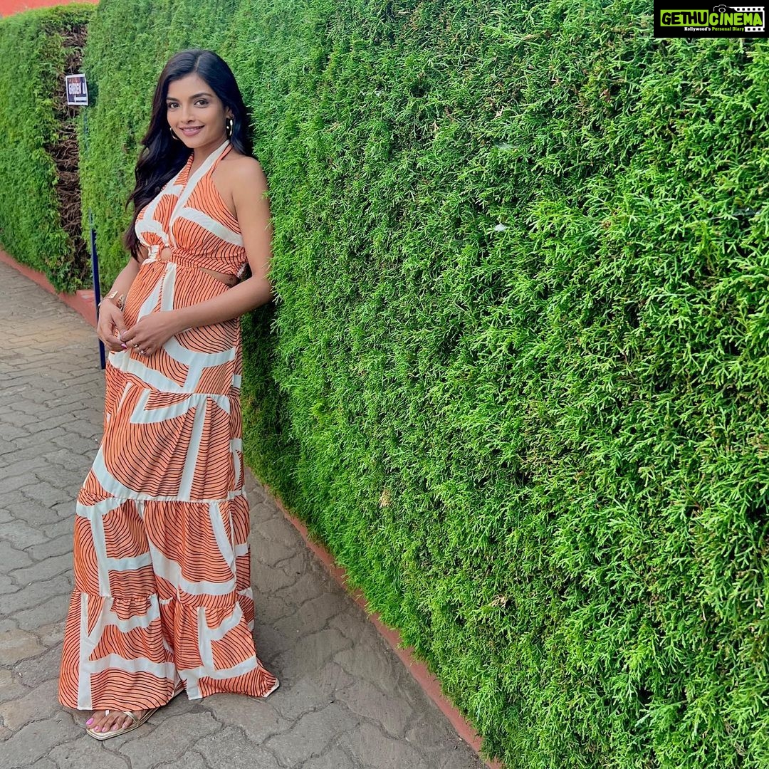 Ashna Zaveri Instagram - Even in the most peaceful surroundings, the angry heart finds quarrel. Even in the most quarrelsome surroundings, the grateful heart finds peace. -Doe Zantamata Outfit @ciccio.online Ooty