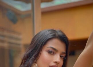 Ashna Zaveri Instagram - Jodi kya hi khatarnak thi humari…. Outfit @kalkifashion MUA @kajolrpaswwan Hair @santosh__sanghvi Jewellery @araveshjewels 📸 @vedantpandyaofficial @urjazatakiya @theplugmedia.in Location @one8.commune #sanak #badshah #fashion #indianwear #explore #ethnic