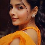 Ashna Zaveri Instagram - ♥️ Outfit @kalkifashion MUA @kajolrpaswwan Hair @santosh__sanghvi 📸 @vedantpandyaofficial @theplugmedia.in @urjazatakiya Location @one8.commune #transition #fashion #indianfashion #ethnic