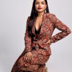 Ashna Zaveri Instagram - I hope your favourite people never turn into strangers🤍 📸 @theplugmedia.in @vedantpandyaofficial @houseofara_official