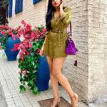Ashna Zaveri Instagram – Chin up princess , or the crown slips 💛