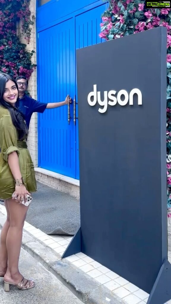 Ashna Zaveri Instagram - Attended this super fun event with @dysonondia , absolutely in love with this product works like magic 🥰 every girls must have ! Now all hair days are good hair days! #DysonIndia #StyledWithDyson #DysonXArpitaMehta #collab @dyson_india