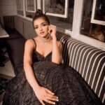 Ashna Zaveri Instagram - You had me at hello ❤️ MUA @kajolrpaswwan @soulehakhann @hairandmakeupbyshweta Jewellery @azotiique @vedantpandyaofficial @urjazatakiya @theplugmedia.in Location @donnadelibombay #fashion #hautecouture #luxury #style