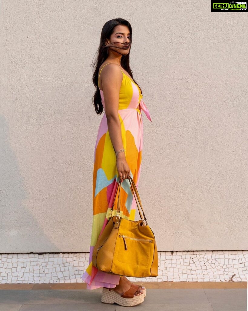 Ashna Zaveri Instagram - If you are always trying to be normal, you will never know how amazing you can be.🫶🌻 Accessories @accessorizeindiaofficial #summer #fit #fashion #tropical
