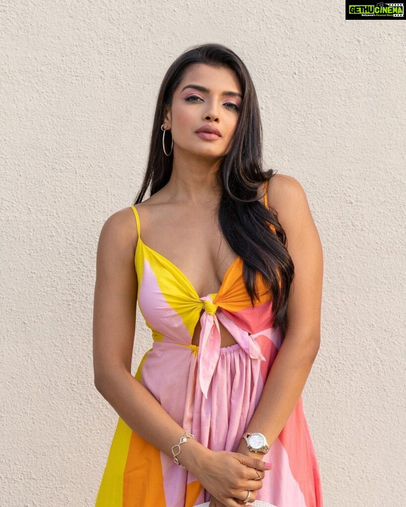 Ashna Zaveri Instagram - If you are always trying to be normal, you will never know how amazing you can be.🫶🌻 Accessories @accessorizeindiaofficial #summer #fit #fashion #tropical