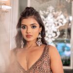 Ashna Zaveri Instagram - Here's looking at you, kid. Outfit @houseofneetalulla Jewellery @_phullara_ MUA @kajolrpaswwan and team @soulehakhann @hairandmakeupbyshweta Location @donnadelibombay Click @vedantpandyaofficial @urjazatakiya @theplugmedia.in #fashion #hautecouture #style #fusion