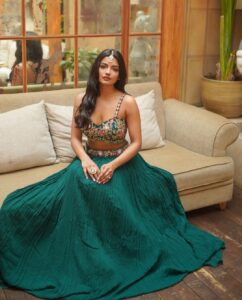 Ashna Zaveri Instagram - For you, a thousand times over
-Khaled Hosseini

Outift @kalkifashion
MUA @kajolrpaswwan and team 
Hair @santosh__sanghvi 
jewellery
@araveshjewels
- @vedantpandyaofficial @urjazatakiya
@theplugmedia.in
Location @one8.commune
#fashion #ethnic #indian #desivibes