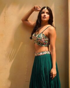 Ashna Zaveri Instagram - The course of true love never did run smooth.♥️

Outift @kalkifashion
MUA @kajolrpaswwan and team 
Hair @santosh__sanghvi
jewellery
@araveshjewels
- @vedantpandyaofficial @urjazatakiya
@theplugmedia.in
Location @one8.commune
#fashion #ethnic #indian #desivibes