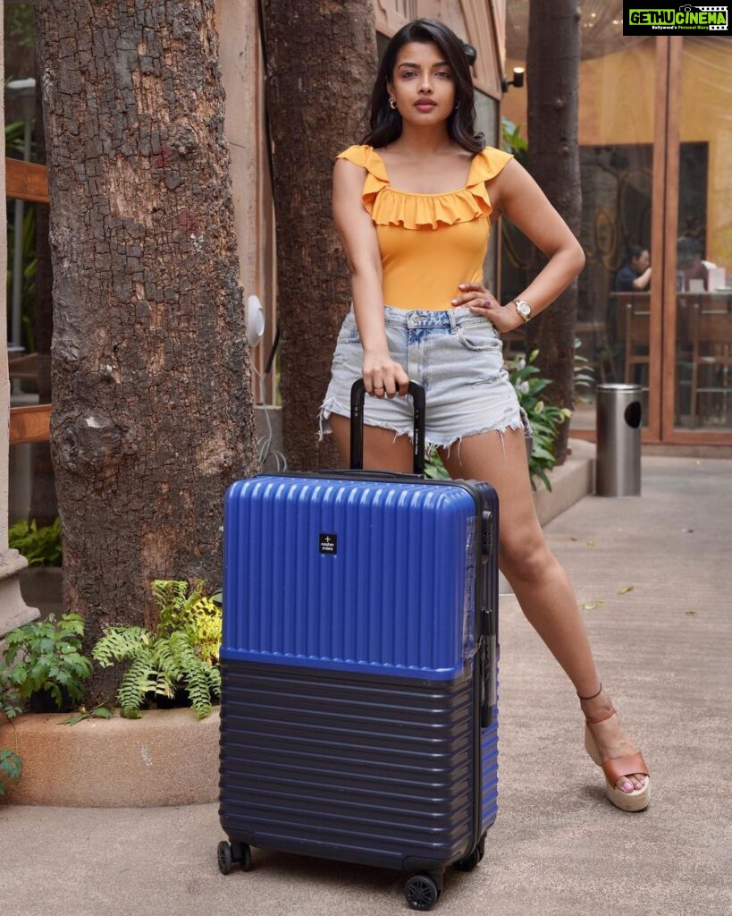 Ashna Zaveri Instagram - Travel in style with @nashermiles #travel #luggage #suitcase One8 Commune