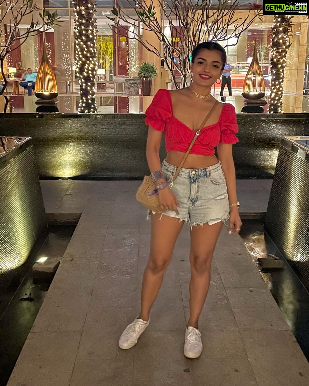 Ashna Zaveri Instagram - Not caring what other people think is the best choice you will ever make. 🤷🏻♀️