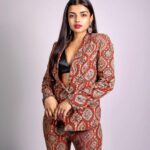 Ashna Zaveri Instagram - I hope your favourite people never turn into strangers🤍 📸 @theplugmedia.in @vedantpandyaofficial @houseofara_official