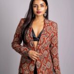 Ashna Zaveri Instagram - I hope your favourite people never turn into strangers🤍 📸 @theplugmedia.in @vedantpandyaofficial @houseofara_official