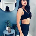 Ashna Zaveri Instagram - People look at training from an incomplete lens. Training the body is also a way to train the mind. You find the resistance, and you find the part of you that is stronger than the resistance. Ahh so much more than just physical. 💪 🧘‍♀️🏋️‍♀️@ Isn’t it ? #fitness #beyondphysical #mindset #resilience #discipline #workout #gym #yoga