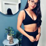 Ashna Zaveri Instagram - People look at training from an incomplete lens. Training the body is also a way to train the mind. You find the resistance, and you find the part of you that is stronger than the resistance. Ahh so much more than just physical. 💪 🧘‍♀️🏋️‍♀️@ Isn’t it ? #fitness #beyondphysical #mindset #resilience #discipline #workout #gym #yoga