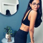 Ashna Zaveri Instagram - People look at training from an incomplete lens. Training the body is also a way to train the mind. You find the resistance, and you find the part of you that is stronger than the resistance. Ahh so much more than just physical. 💪 🧘‍♀️🏋️‍♀️@ Isn’t it ? #fitness #beyondphysical #mindset #resilience #discipline #workout #gym #yoga