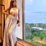 Ashna Zaveri Instagram - A girl should be two things: who and what she wants 🤍 #cocochanel Styled by my @msshinyshorts Crop top @zara Pants @artjunagoa Shoes @onitsukatigerindia Armband @artjunagoa Neckpiece @msshinyshorts Travel partner @kayak_in #goa #travel #westingoa The Westin Goa