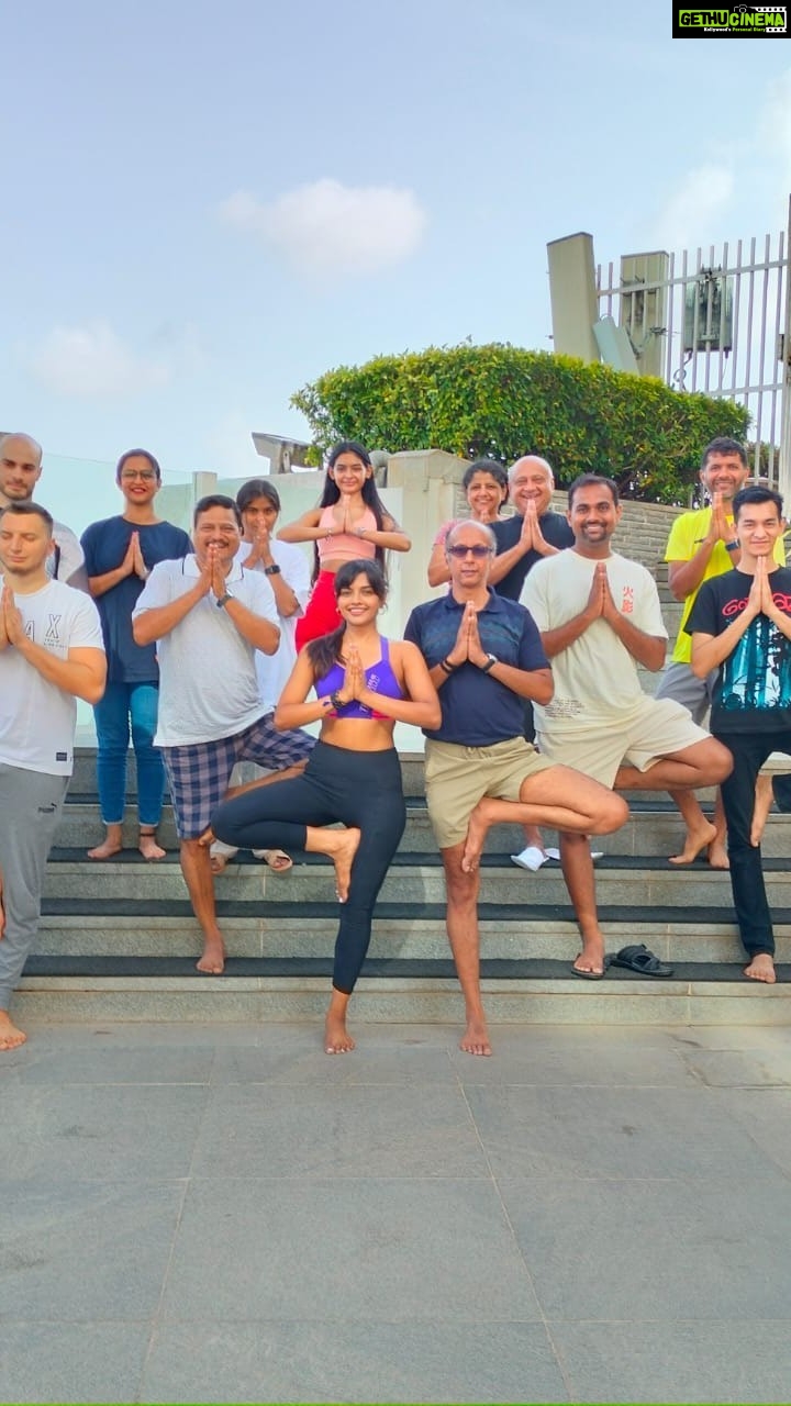 Ashna Zaveri Instagram - Indeed a #happyinternationalyogaday - thank you @theoberoimumbai for helping us host this beautiful yoga class today , @anirudh_gupta1 and I guided them through a gentle yoga flow.π§ββοΈβοΈ Somethings that you do that truly stir your soul , this hands down has been one.π βYou canβt rush your healing , Dark place has its teachings.β @trevorhallmusic π΅ Yoga mat @kosha_yoga_co Leggings @lululemon @tridentnarimanpoint #yoga #gratitude #peace #souljourney Oberoi Hotel