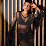 Ashna Zaveri Instagram - Bling it on 🤌 Outfit @thesource_buyorborrow MUA @kajolrpaswwan @kajolrpaswwanmakeupacademy @foreveryoungby_niyatinishar Click @vedantpandyaofficial Location @itstheartisthouse #fashion #beauty #chic