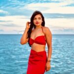 Ashna Zaveri Instagram – “If the light is in your heart, you will find your way home.” ❤️

Outfit @belavous 
@wmaldives 

Click @chunkymathew 

#maldives #sea #beauty #luxury #travel #holiday W Maldives