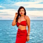 Ashna Zaveri Instagram - “If the light is in your heart, you will find your way home.” ❤️ Outfit @belavous @wmaldives Click @chunkymathew #maldives #sea #beauty #luxury #travel #holiday W Maldives